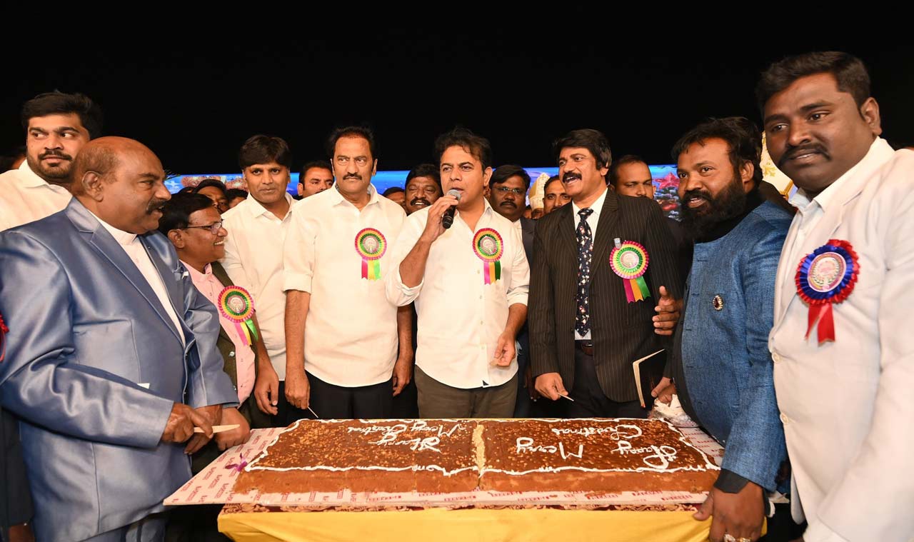 KTR extends Christmas greetings in advance