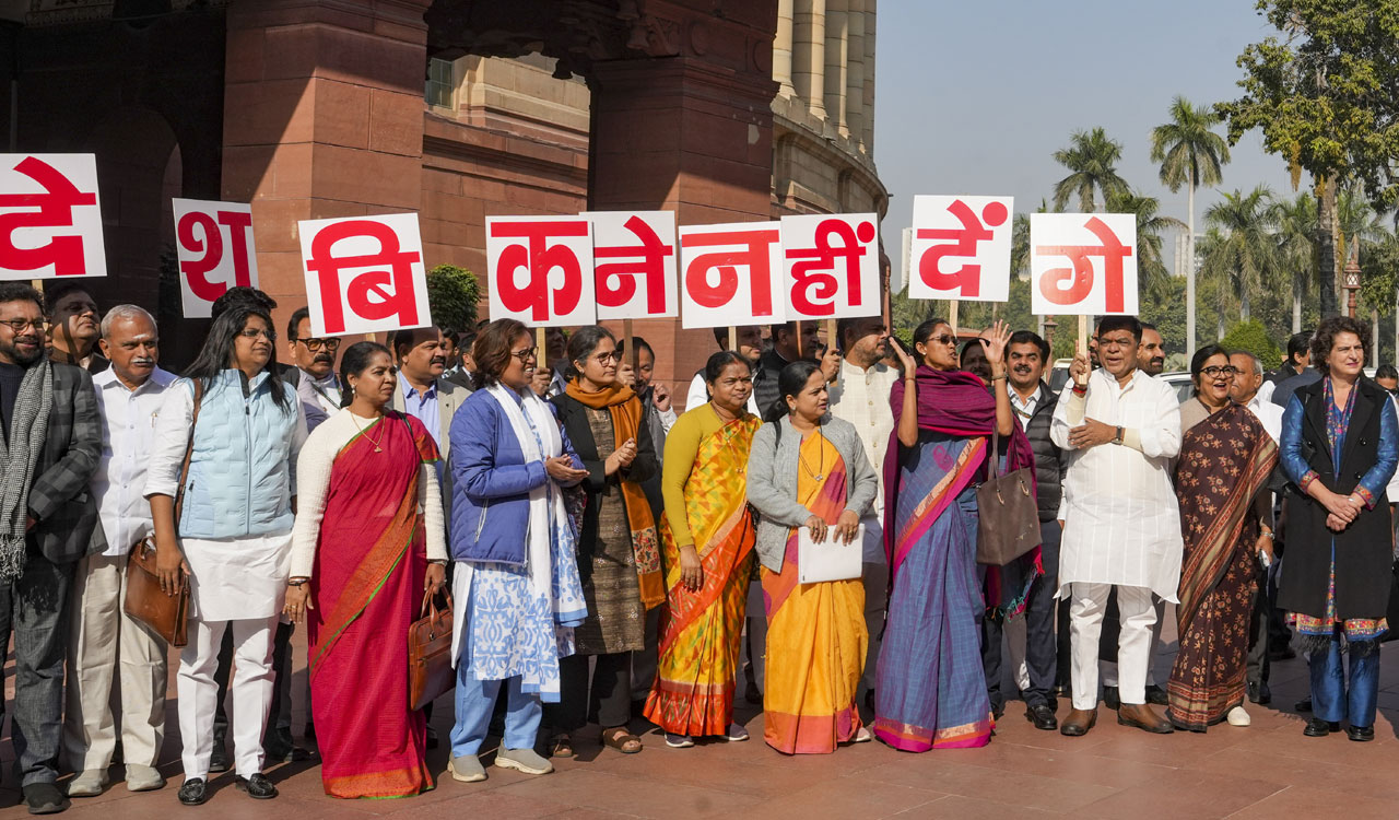 Oppn MPs protest over Adani issue, display ‘Desh bikne nahi denge’ placards