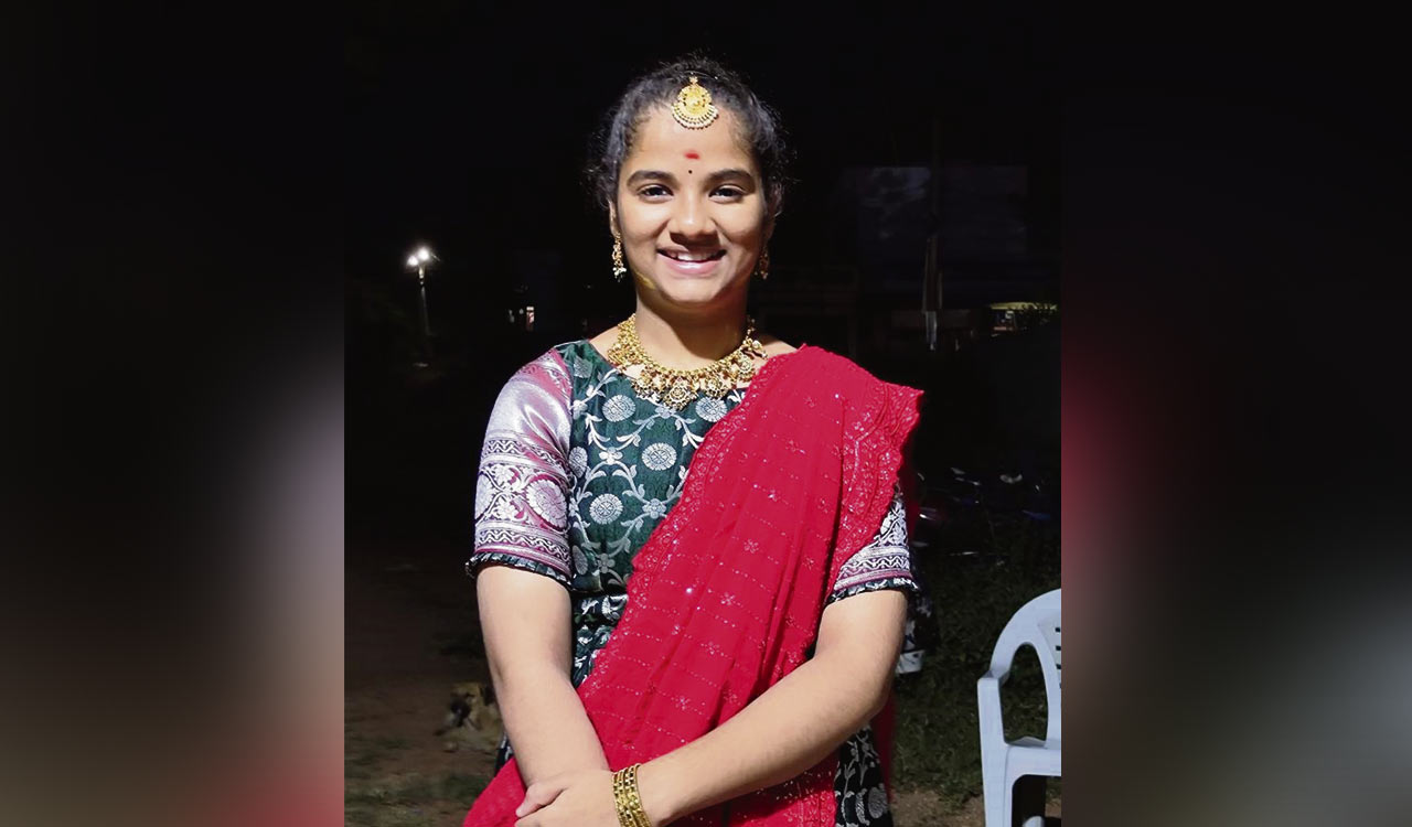 Class 10 girl ends life jumping before speeding train in Khammam