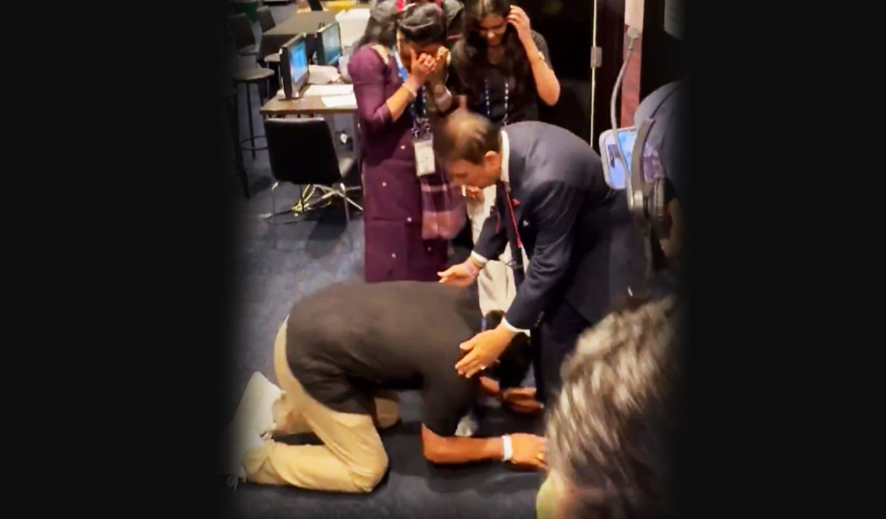 Watch: Indian cricketer Nitish Kumar Reddy’s father touches Gavaskar’s feet at MCG