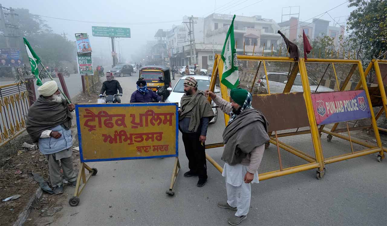 Punjab bandh: Farmers block roads at many places, traffic hit