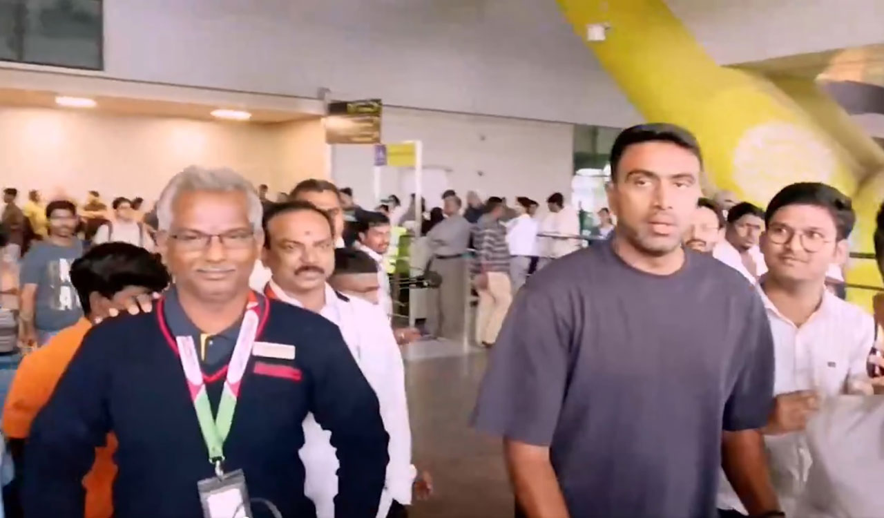 Ashwin returns to Chennai from Brisbane, gets warm welcome