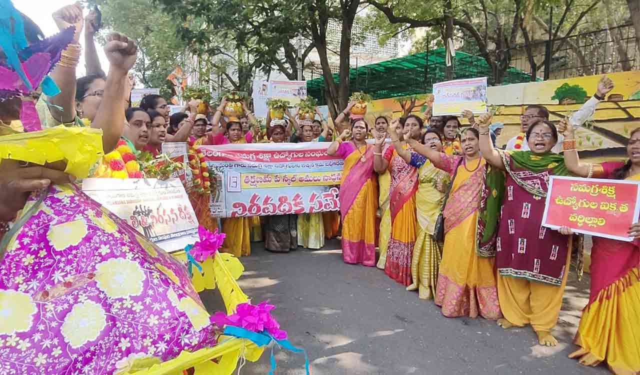 Samagra Shiksha employees hold unique protest rally with Bonams in Hyderabad