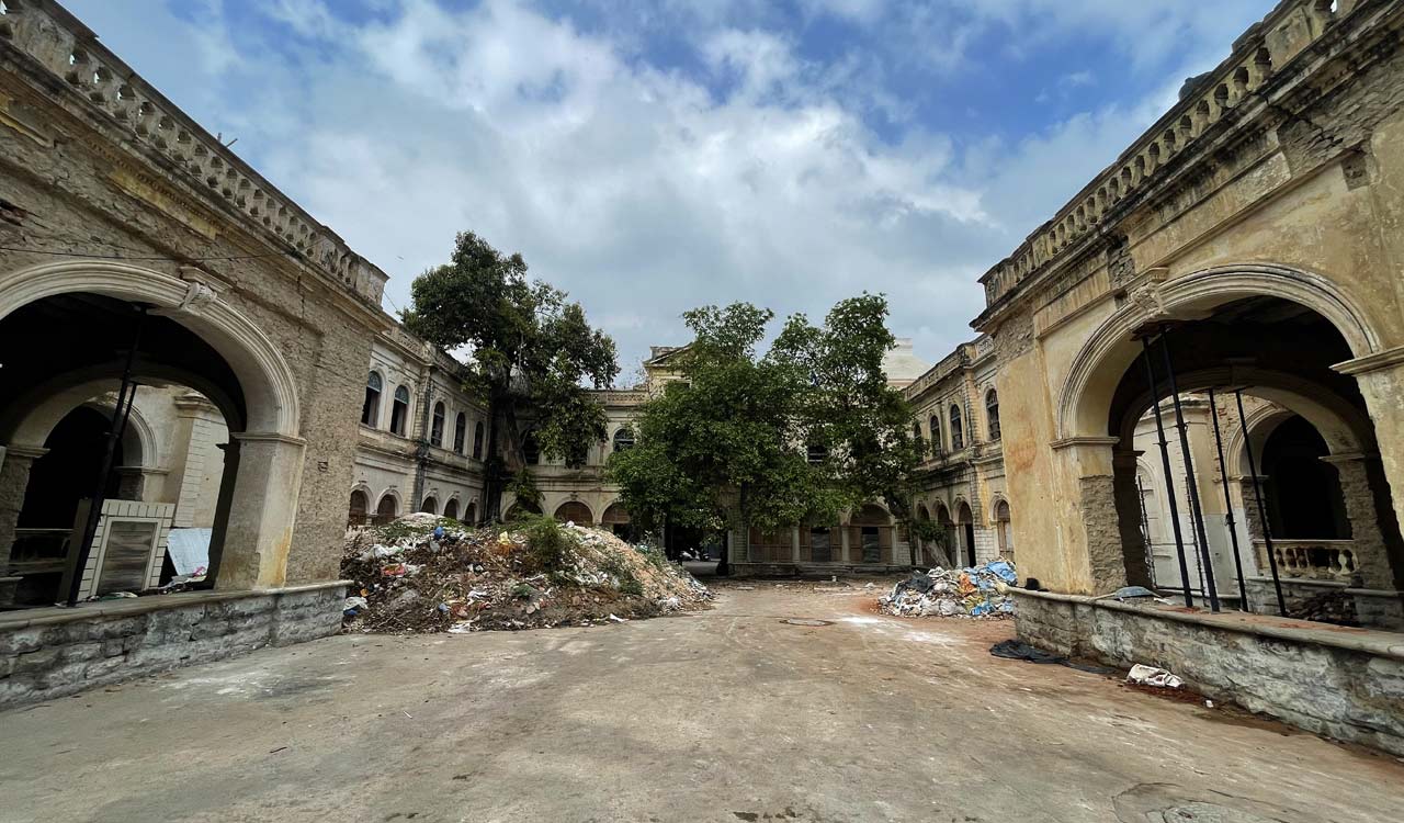 Hyderabad: Restoration of Sardar Mahal near Charminar comes to grinding halt