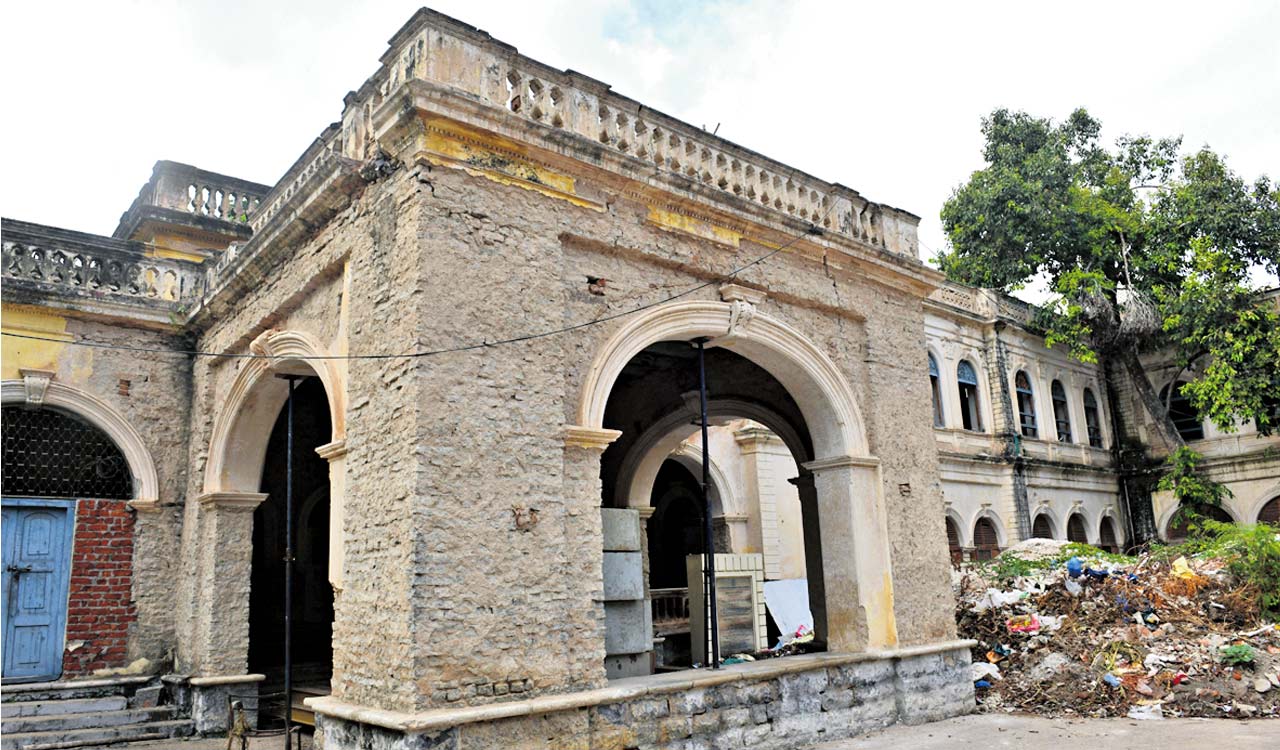 Hyderabad: Restoration of Sardar Mahal near Charminar comes to grinding halt