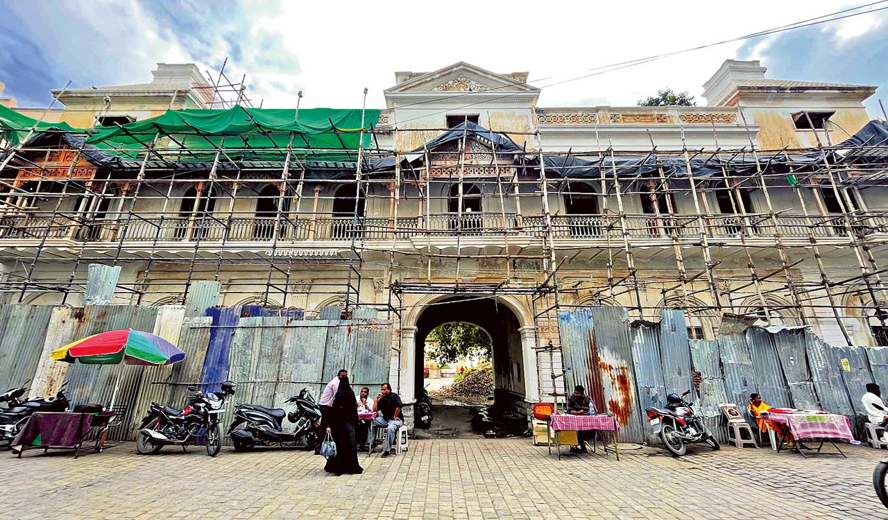 Hyderabad: Restoration of Sardar Mahal near Charminar comes to grinding halt