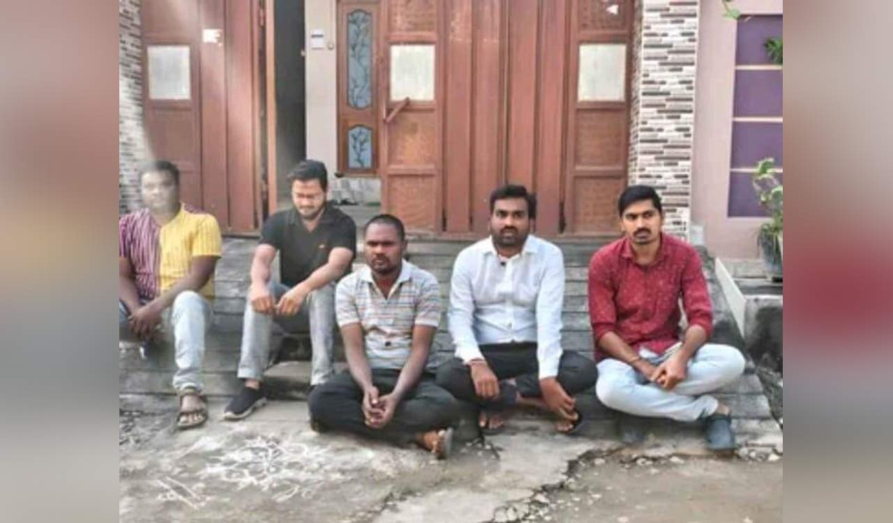 Telangana: Mobile shop worker swipes credit cards and steals Rs 36 Lakh