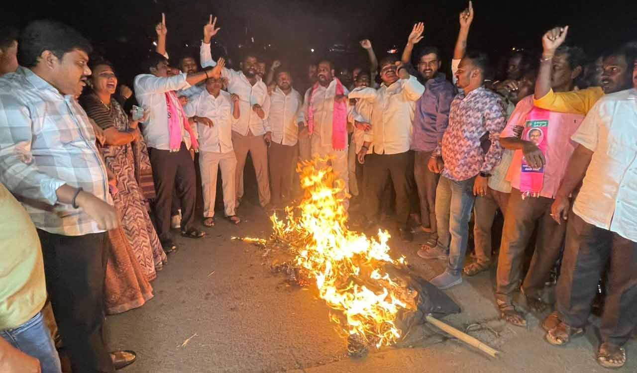 Tense atmosphere at Telangana Bhavan after ACB case against KTR