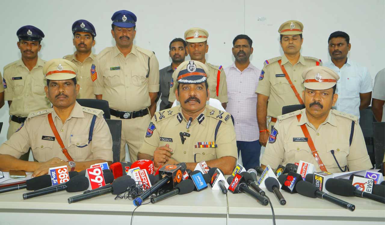 Wanaparthy police crack National Highway dacoity, four held, stolen properties recovered