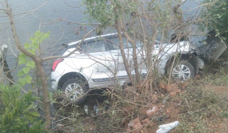 Chandra Reddy from Hayathnagar and Saggu Ellareddy from LB Nagar sustained minor injuries in the accident. The incident occurred while they were traveling from Hyderabad to Pochampally.