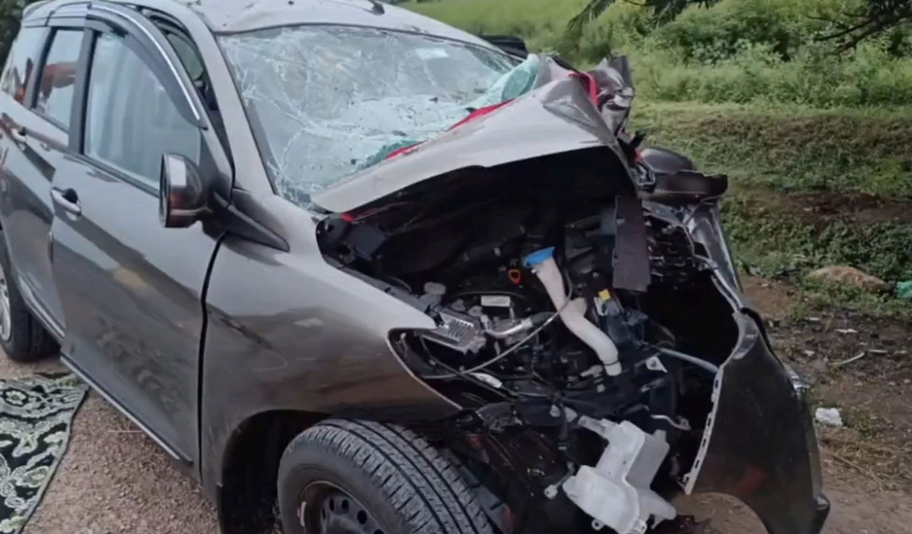 Four of family killed as newly bought car rams tree in Andhra Pradesh