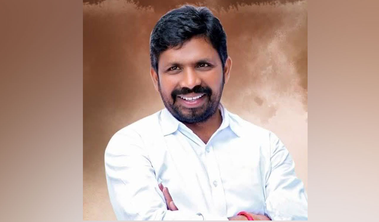 BRS leader Errolla Srinivas arrested for allegedly obstructing Jubilee Hills inspector from performing his duties