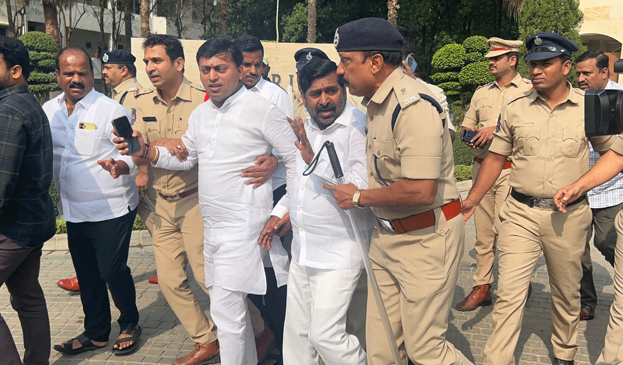 After Harish Rao, police arrest Kaushik Reddy, Jagadish Reddy