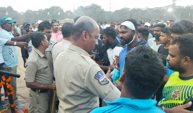 Kabaddi Players Fight In Hu