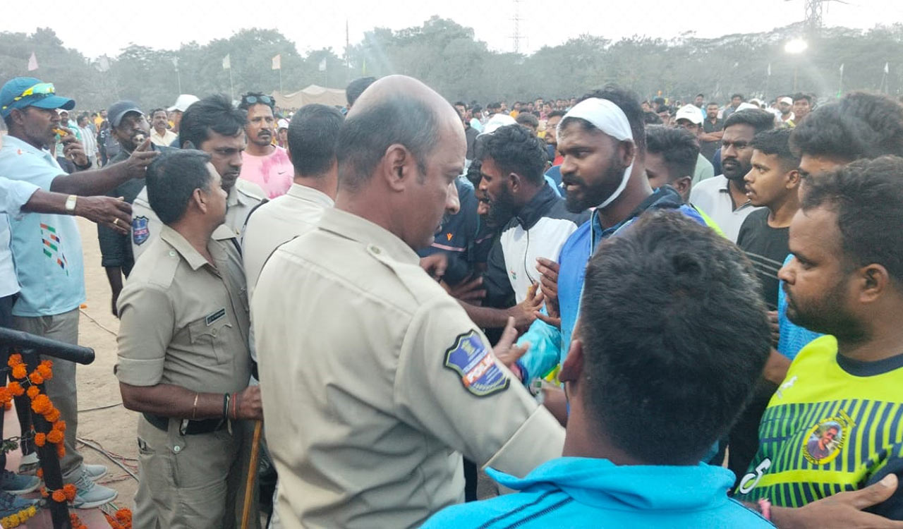 CM Cup: Maddur, Husnabad kabaddi players fight, coach injured