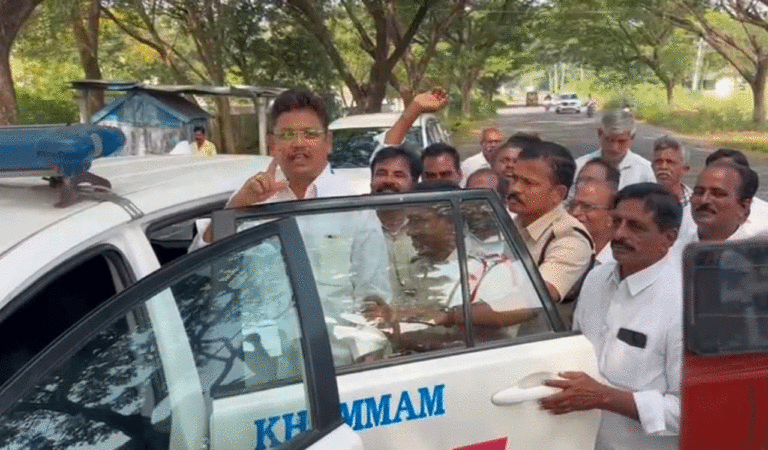 A group of BRS leaders and activists led by former zilla parishad chairman Lingala Kamal Raju were stopped at the school entrance when they tried to visit the school as part of ‘Gurukul Bata’ programme being organised across the State to know the conditions at the residential schools.
