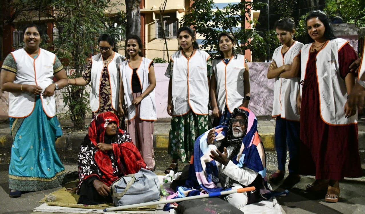 Aster Prime Hospital nurses distribute blankets to homeless in Hyderabad