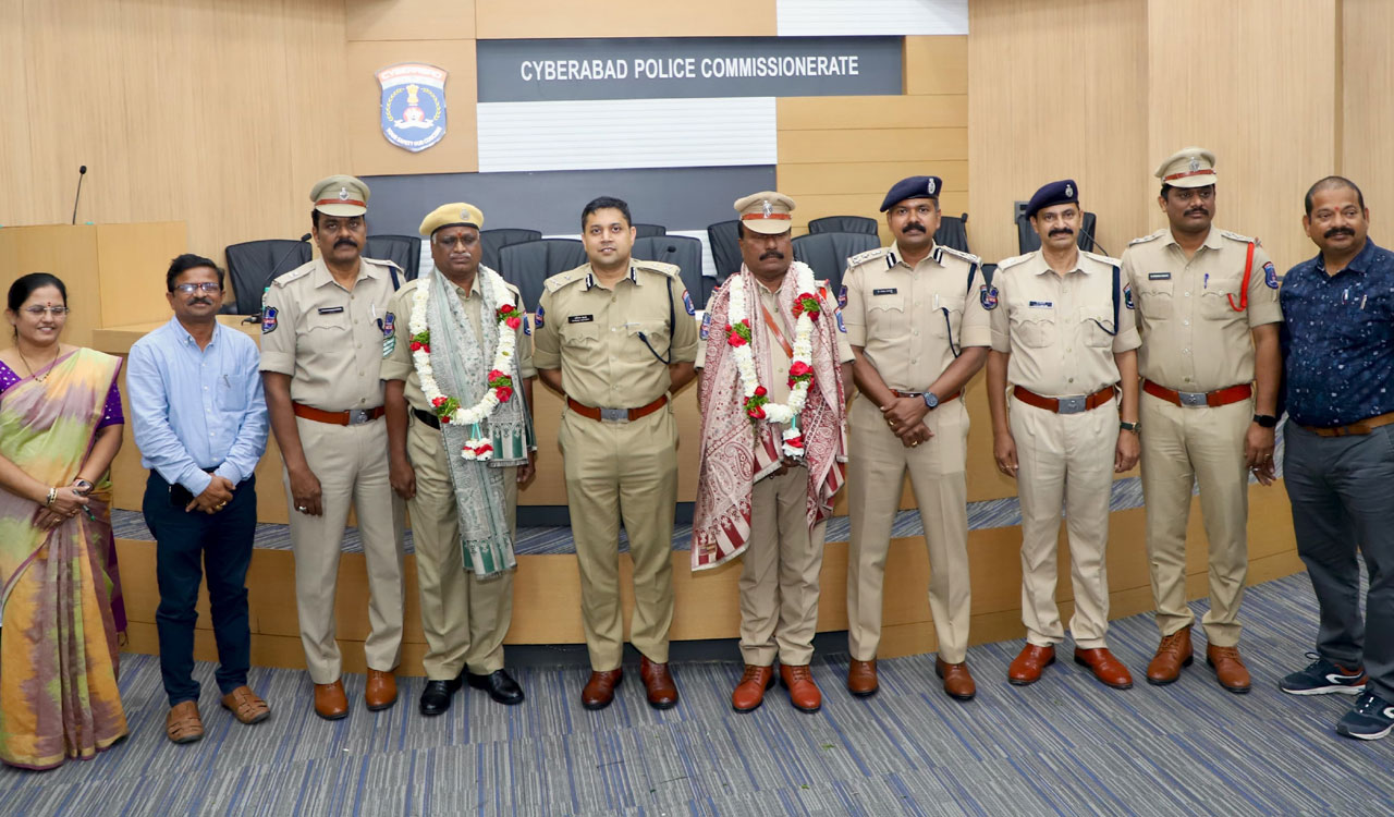 Hyderabad: Two police personnel retire from service; Cyberabad CP facilitates their contribution