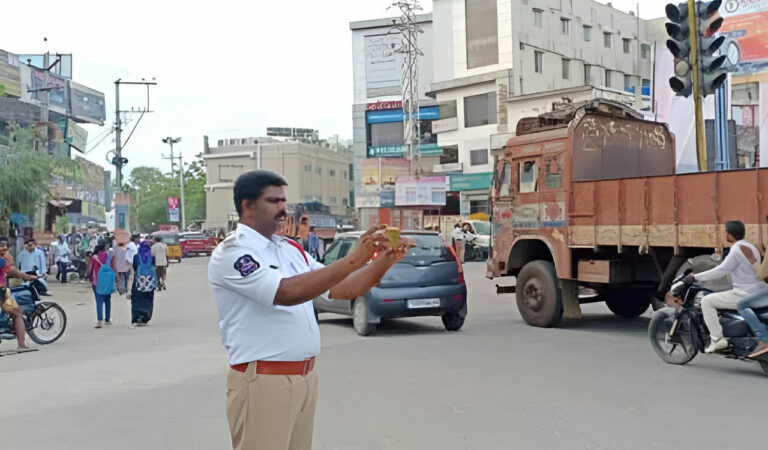 Do’s and Don’ts While Driving in Hyderabad’s Traffic Zones