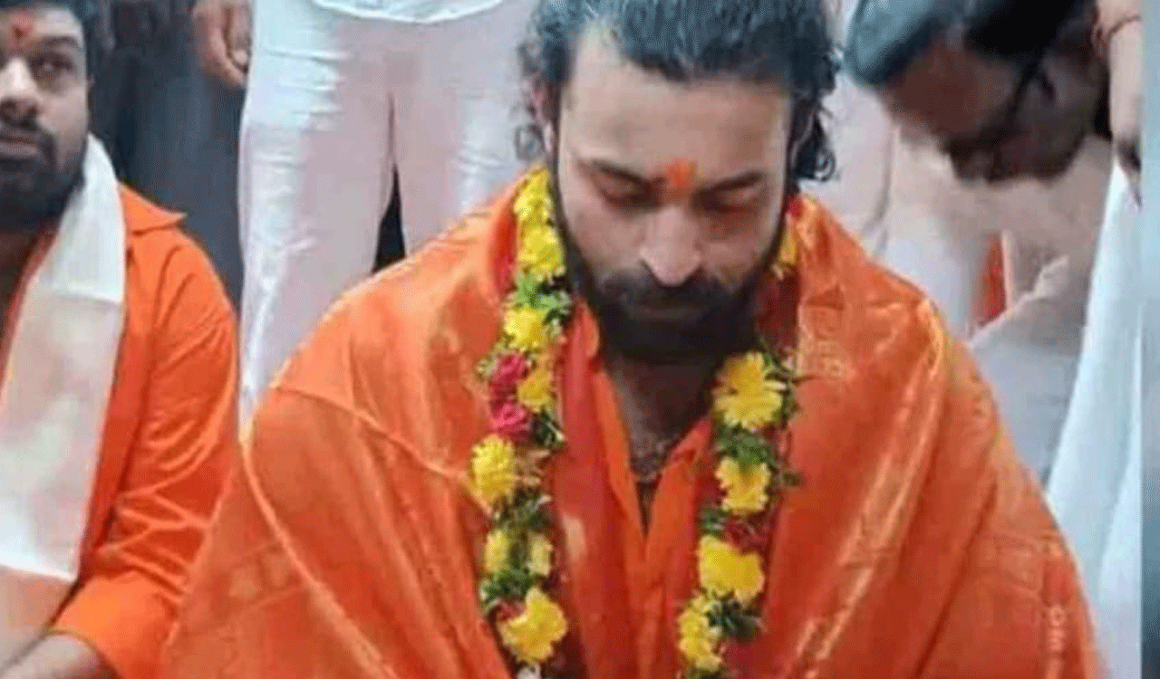 Tollywood hero Varun Tej visits Kondagattu temple in Jagtial