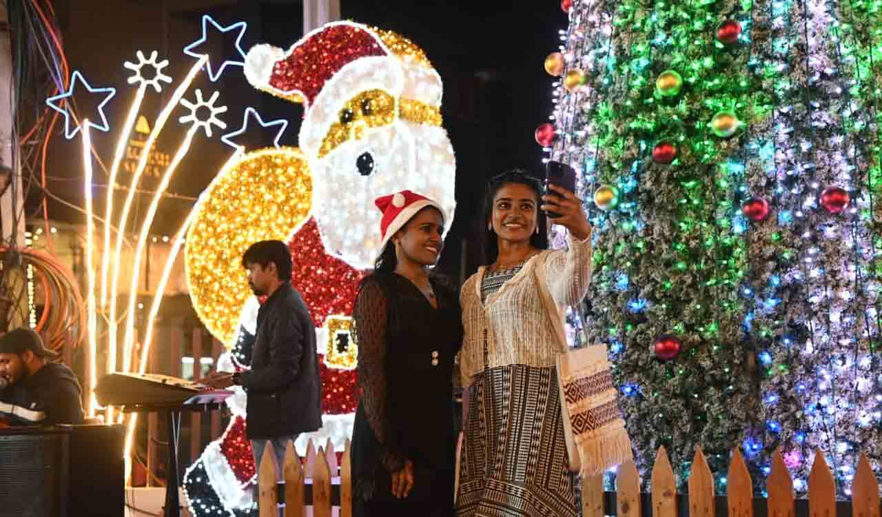 Bathed in Yuletide spirit, people in Hyderabad celebrate Christmas