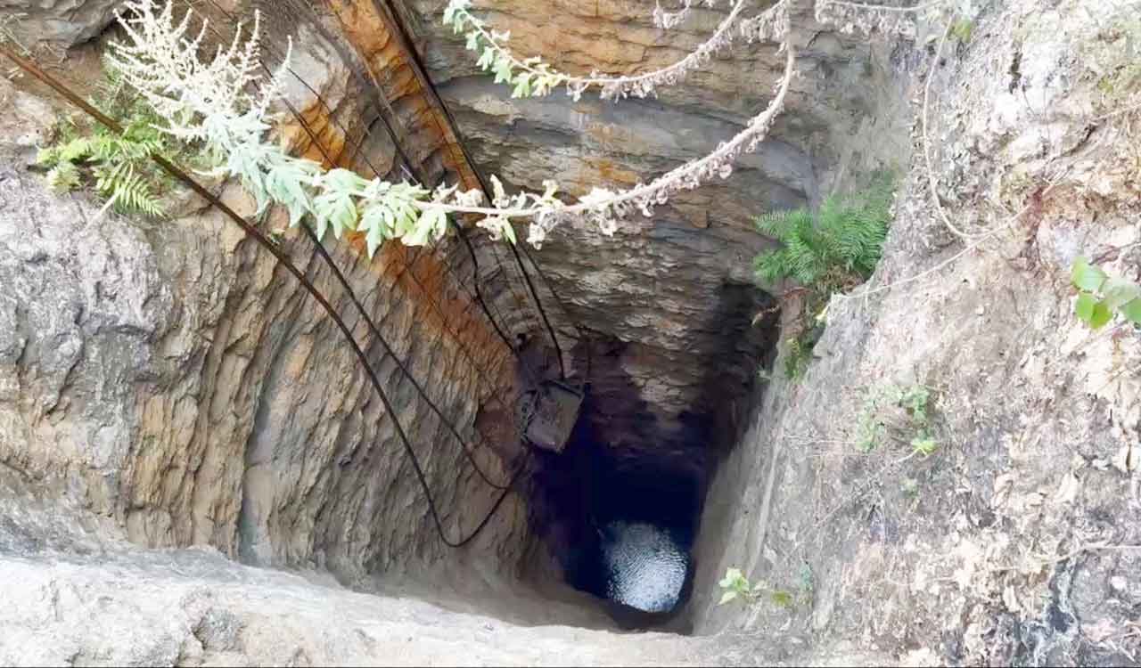 Indian Army steps up to rescue trapped coal miners in Assam