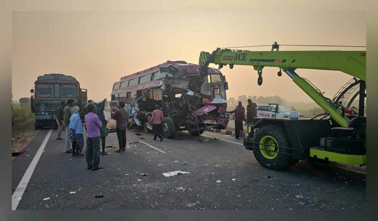 4 died in bus accident on Suryapet, Khammam highway