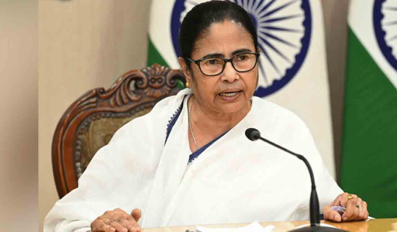 BSF allowing infiltrators to enter India, says Mamata Banerjee