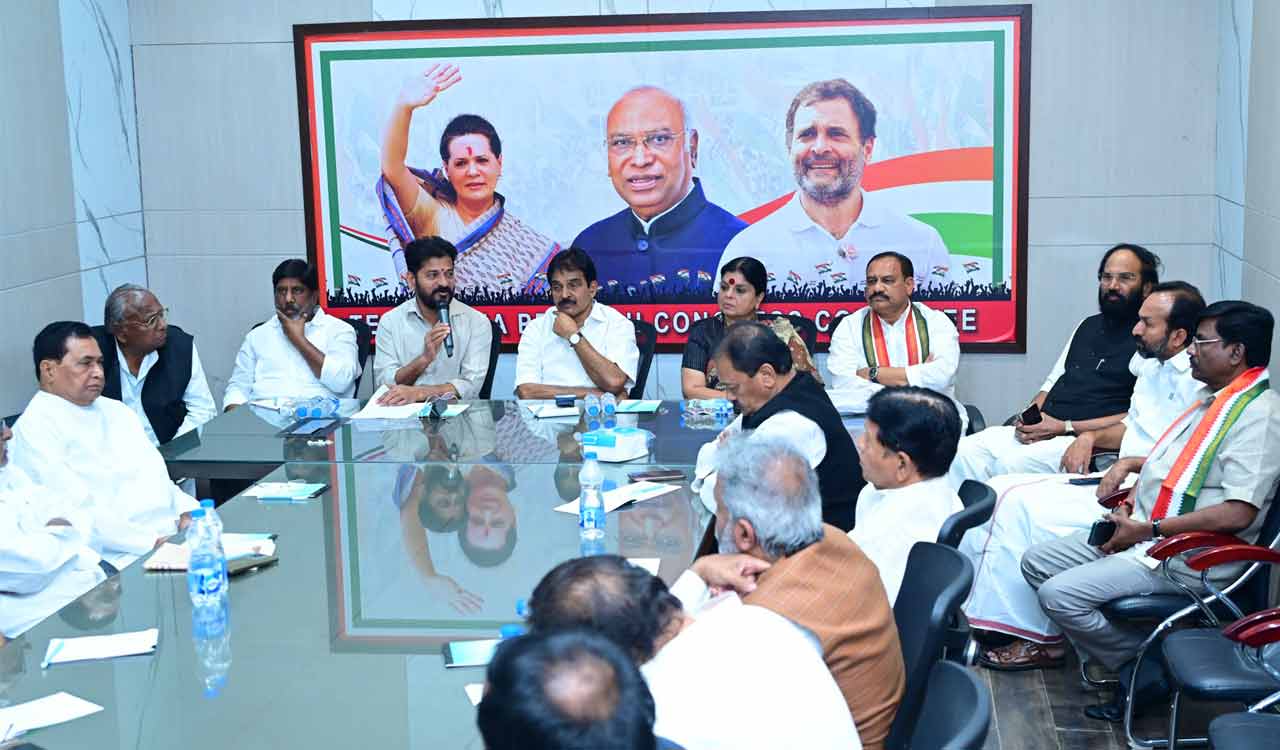 Congress rocked within by battle between loyalists and turncoats, lack of coordination among Ministers in Telangana