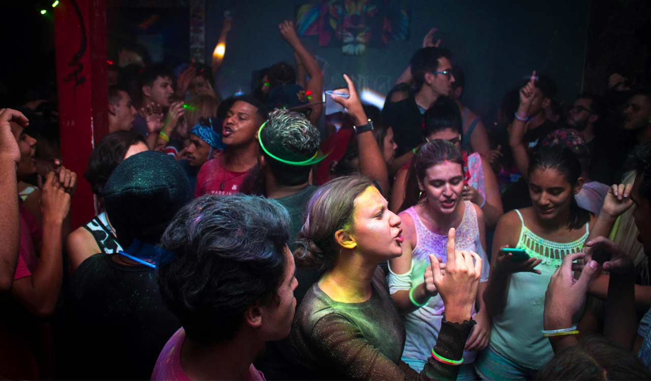Cyberabad Police raids pub, arrests DJ and 10 dancers for obscenity