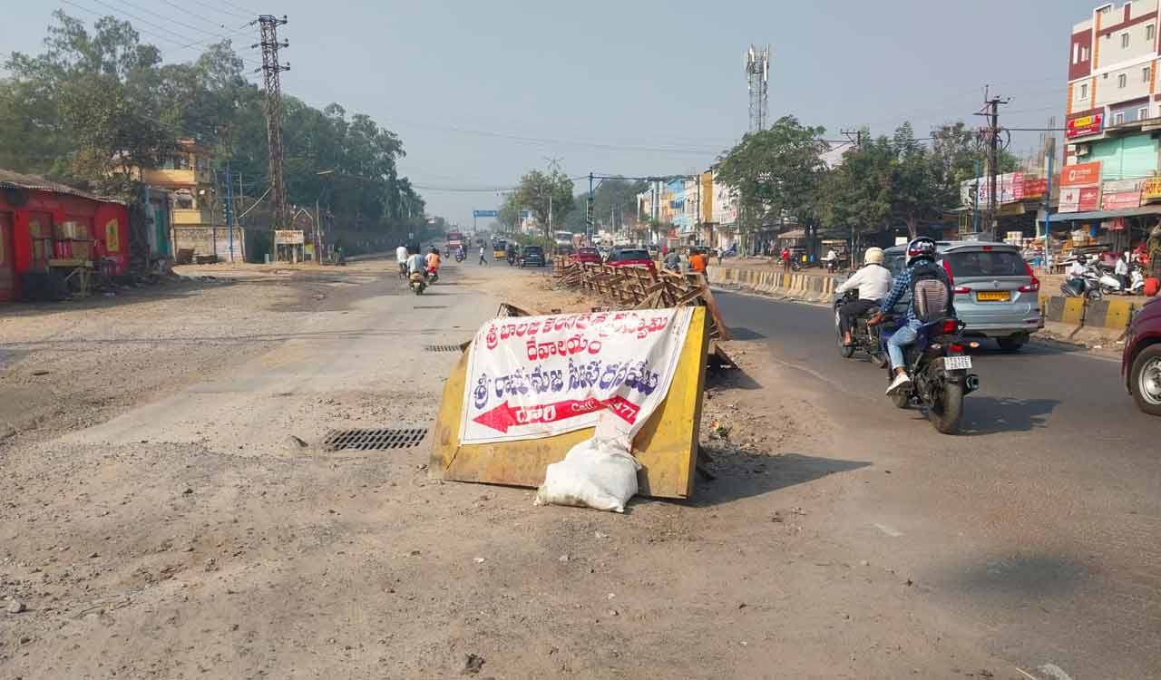 DMRL cross roads to Mailardevpally road becomes a death trap