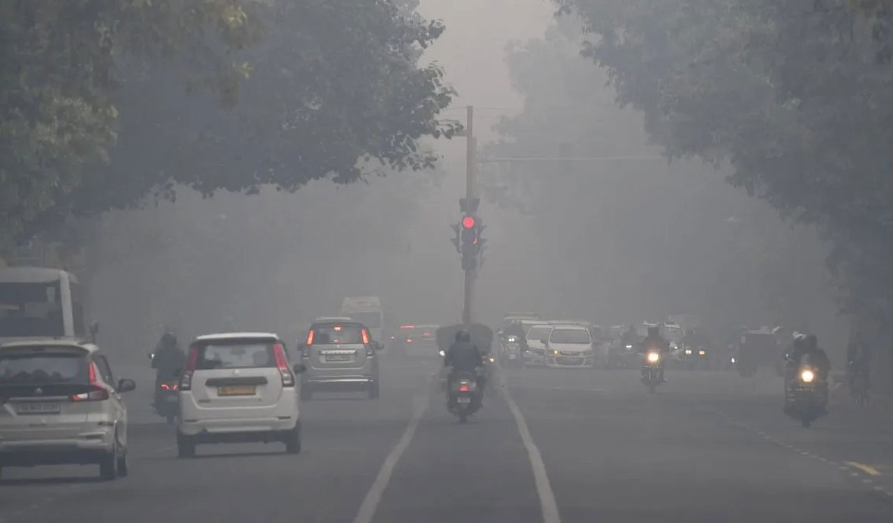 Flights likely to see delays, cancellations as thick fog envelops Delhi on Friday