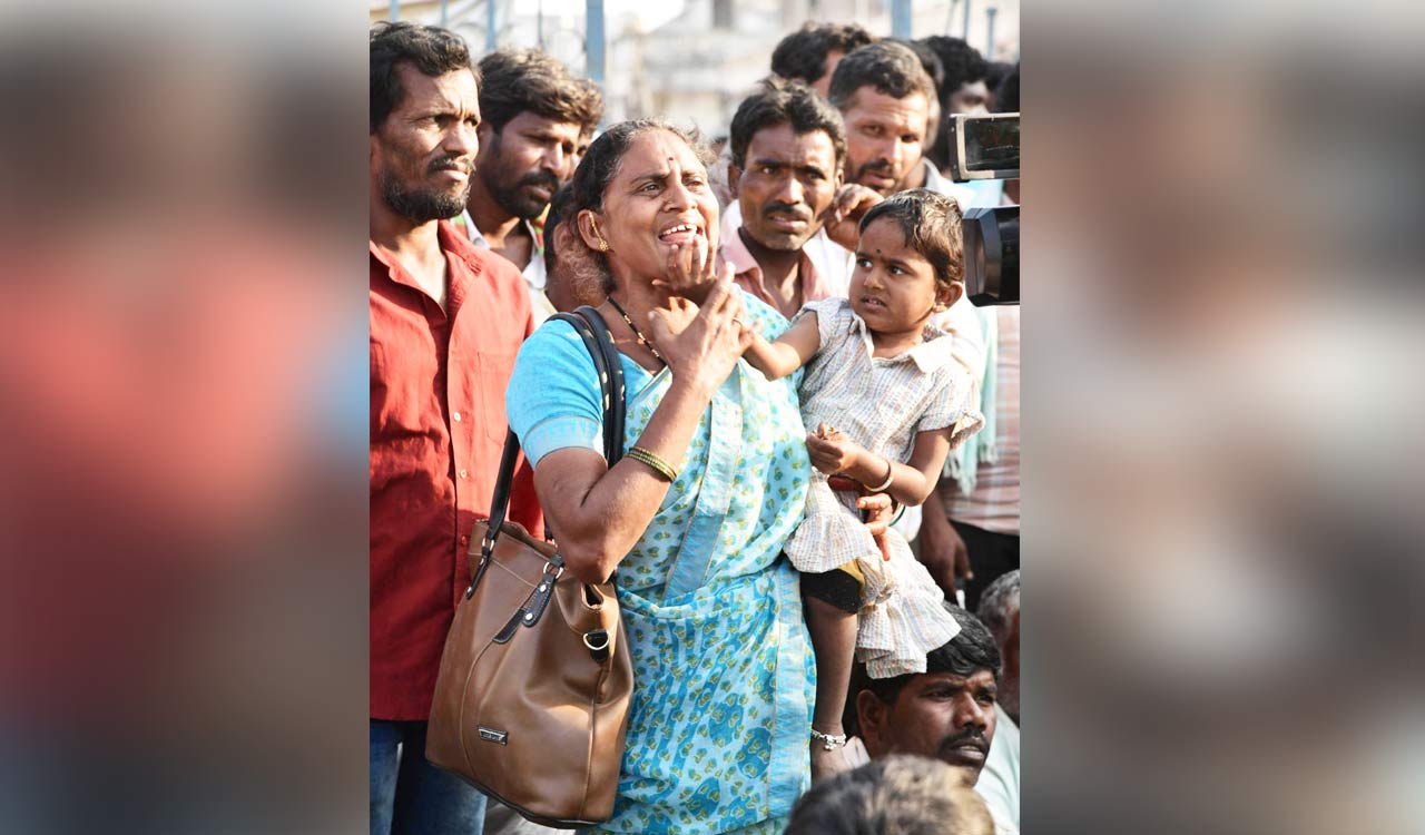 Mahabubnagar: Farmers protest groundnut price crash, squat on rail tracks in protest
