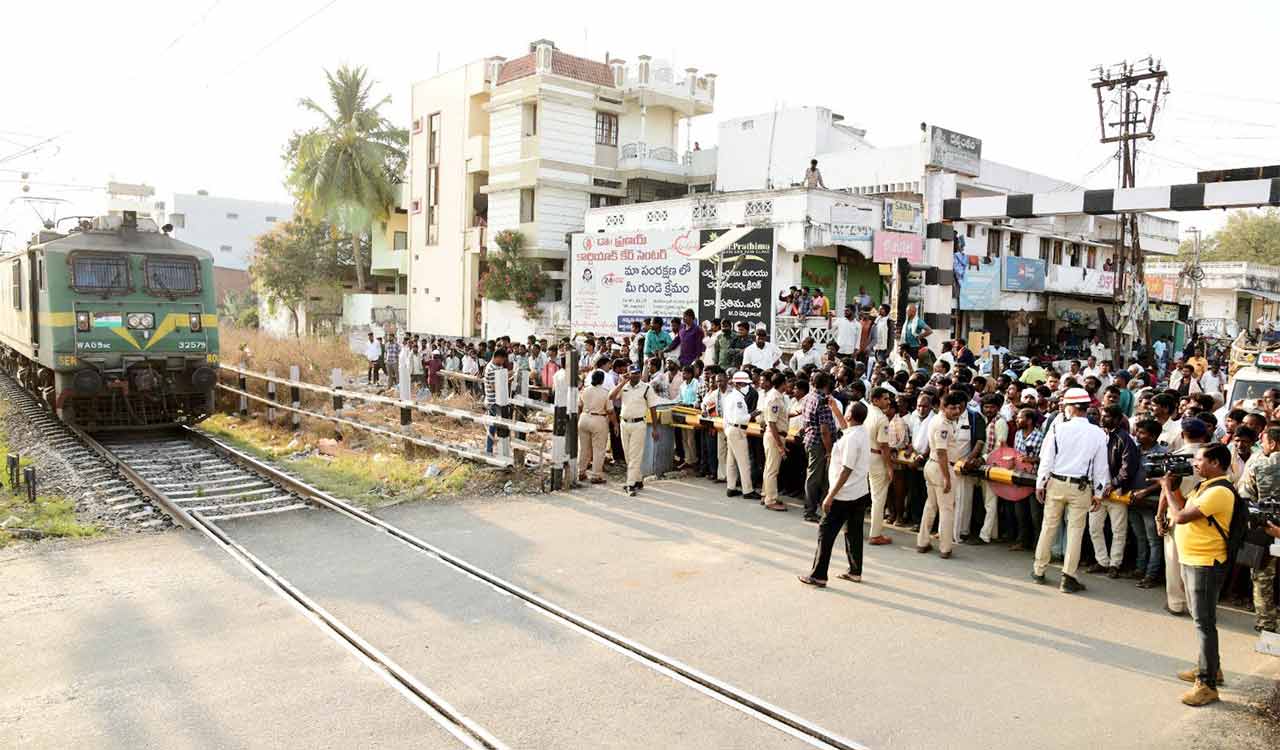 Mahabubnagar: Farmers protest groundnut price crash, squat on rail tracks in protest
