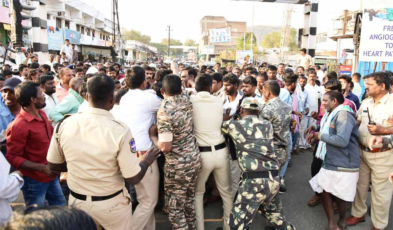Mahabubnagar: Farmers protest groundnut price crash, squat on rail tracks in protest