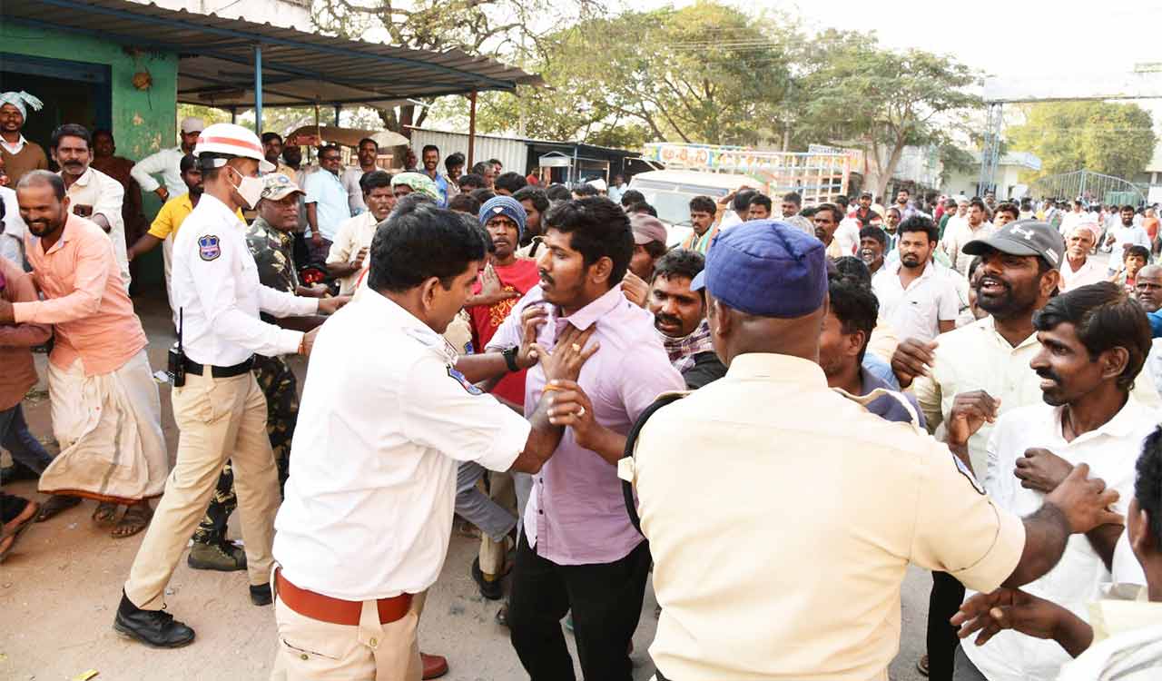 Mahabubnagar: Farmers protest groundnut price crash, squat on rail tracks in protest