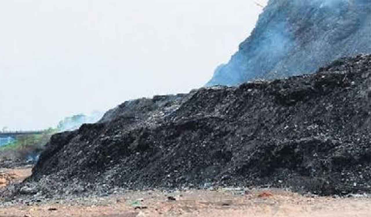 Garbage piles up as bio-mining stalled in Karimnagar Dump Yard