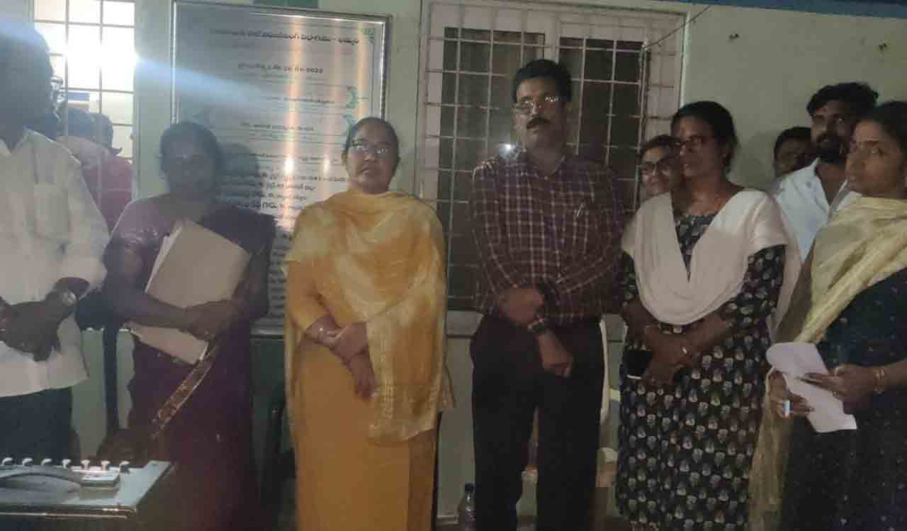 High drama in Khammam as villagers lock up officials over Praja Palana schemes launch