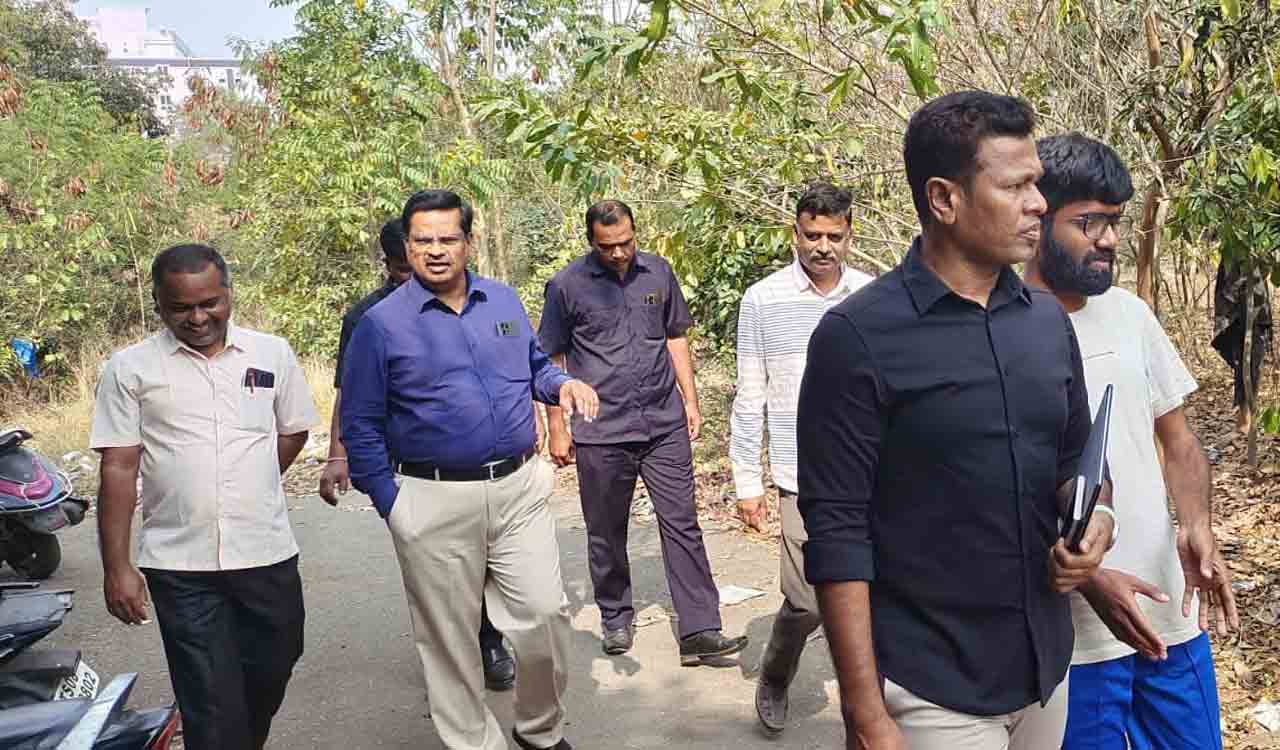 JNTU-H V-C holds surprise inspections at hostels