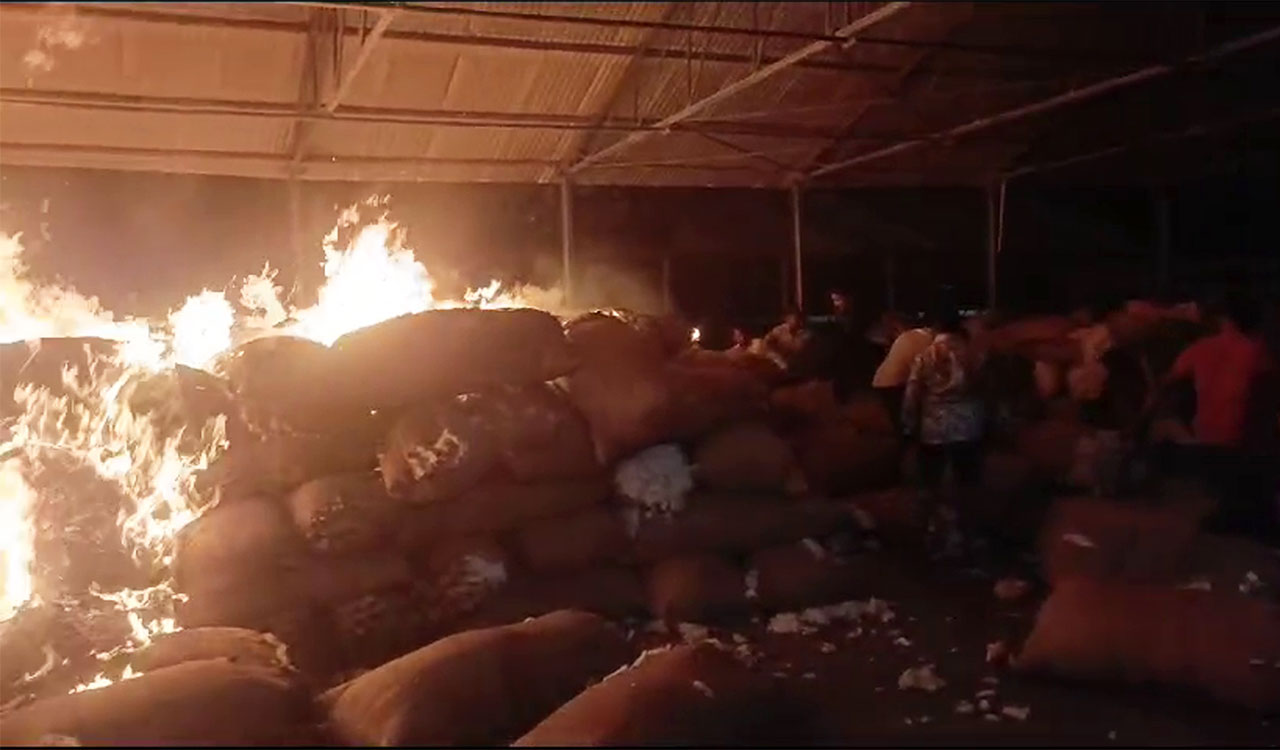 Over 150 cotton bags burnt in fire at Khammam market yard