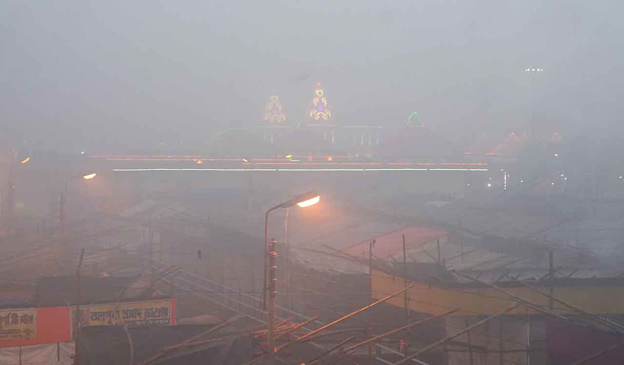 Dense fog shrouds Kolkata airport, 60 flights delayed