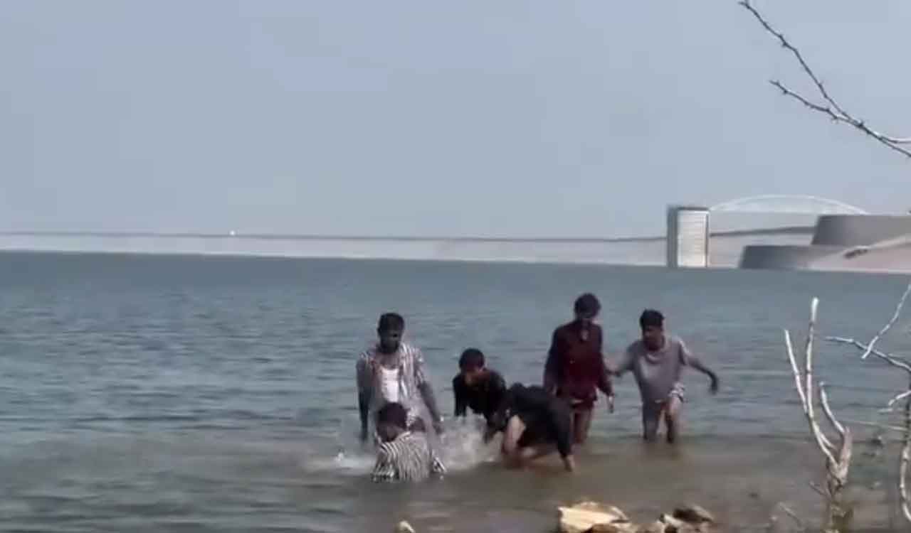 Five from Hyderabad drown in Kondapochamma Sagar