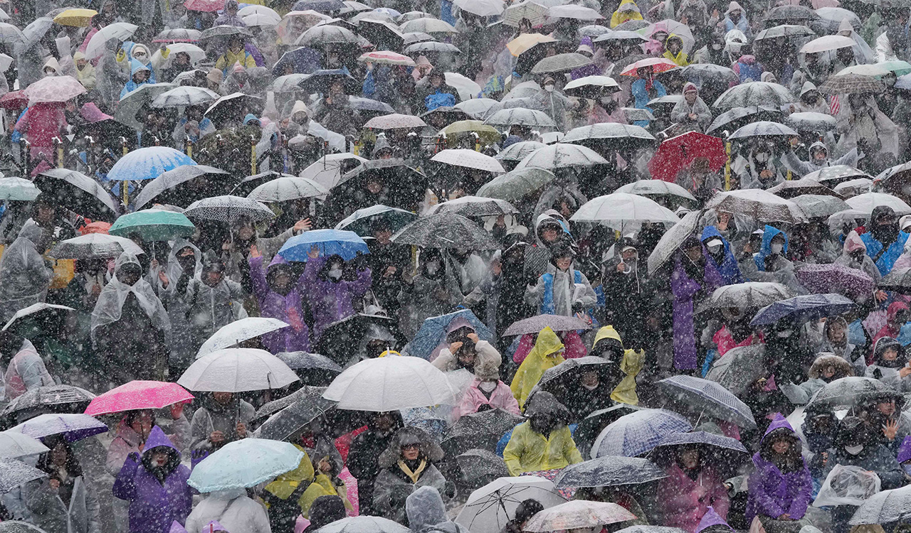 South Koreans demand Yoon’s ouster as detention deadline looms