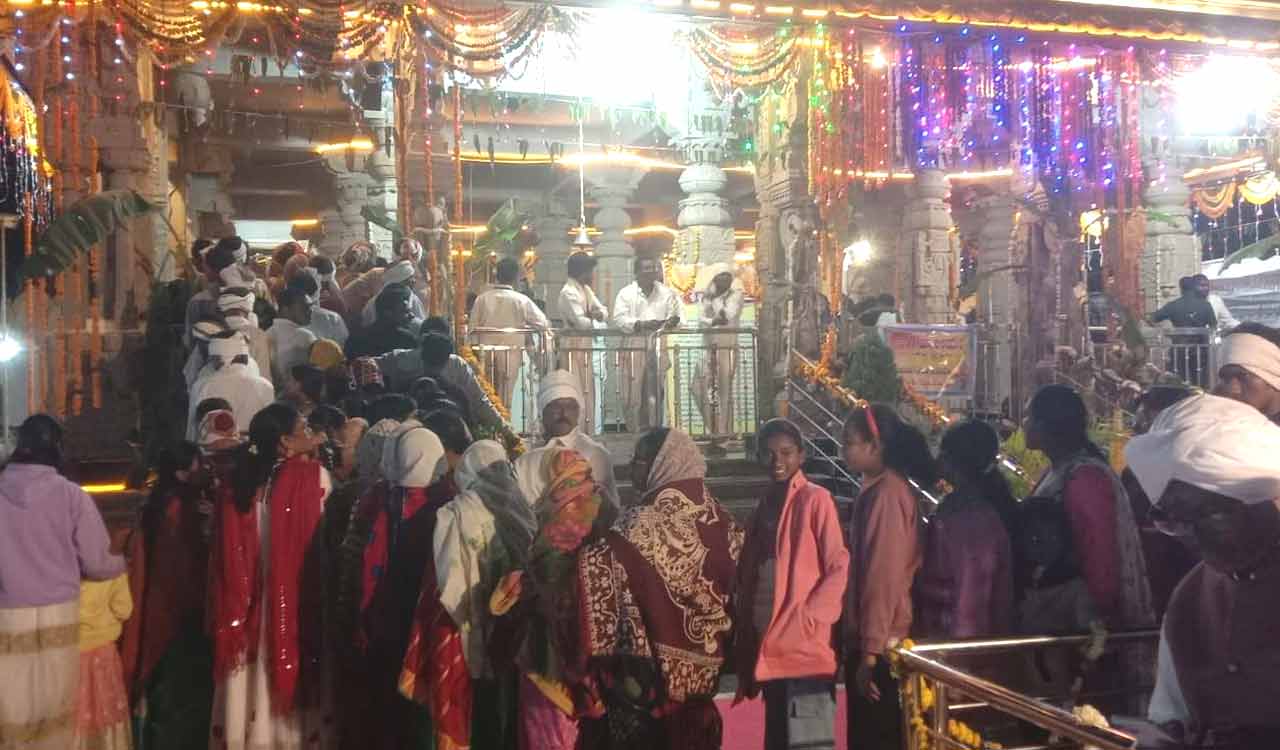 Nagoba Jatara: Thousands of tribals congregate at Keslapur in Telangana