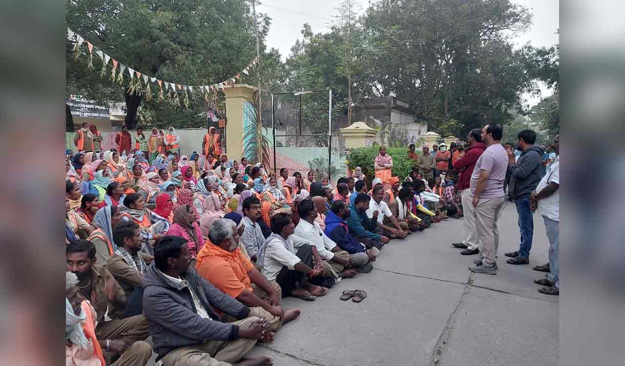 Telangana: Sanitation workers’ strike brings Nalgonda to a standstill