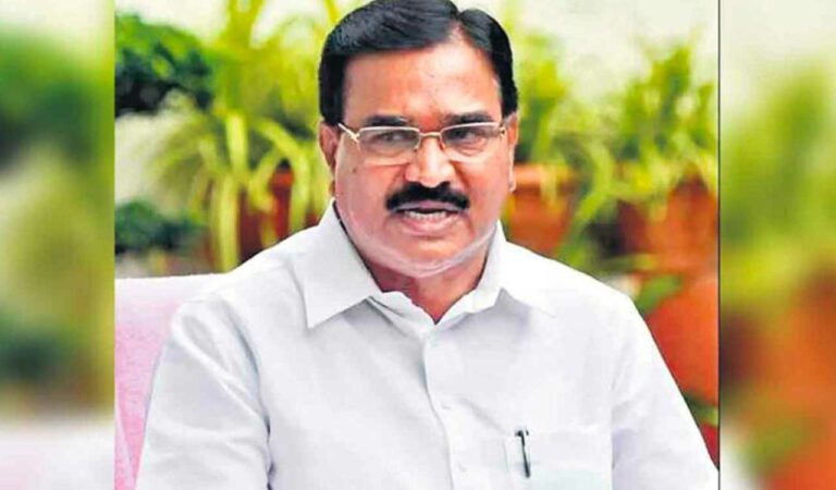 Adilabad: Former Minister Niranjan Reddy lashes out at Congress for neglecting farmers