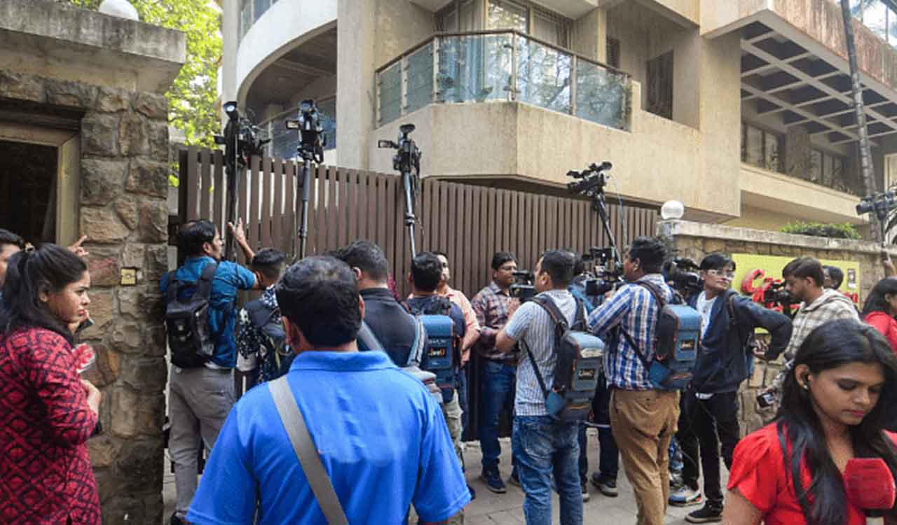 Attack on Saif Ali Khan: Cops get footage of attacker buying headphones after the crime