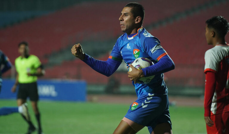 Sreenidi Deccan FC's David Castaneda in action against Aizwal FC