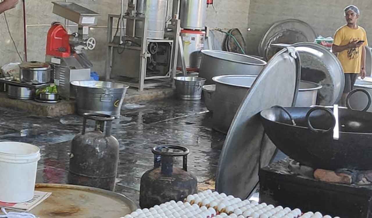 Hyderabad: Licence of Central Kitchen of Sri Chaitanya at Khanamet suspended