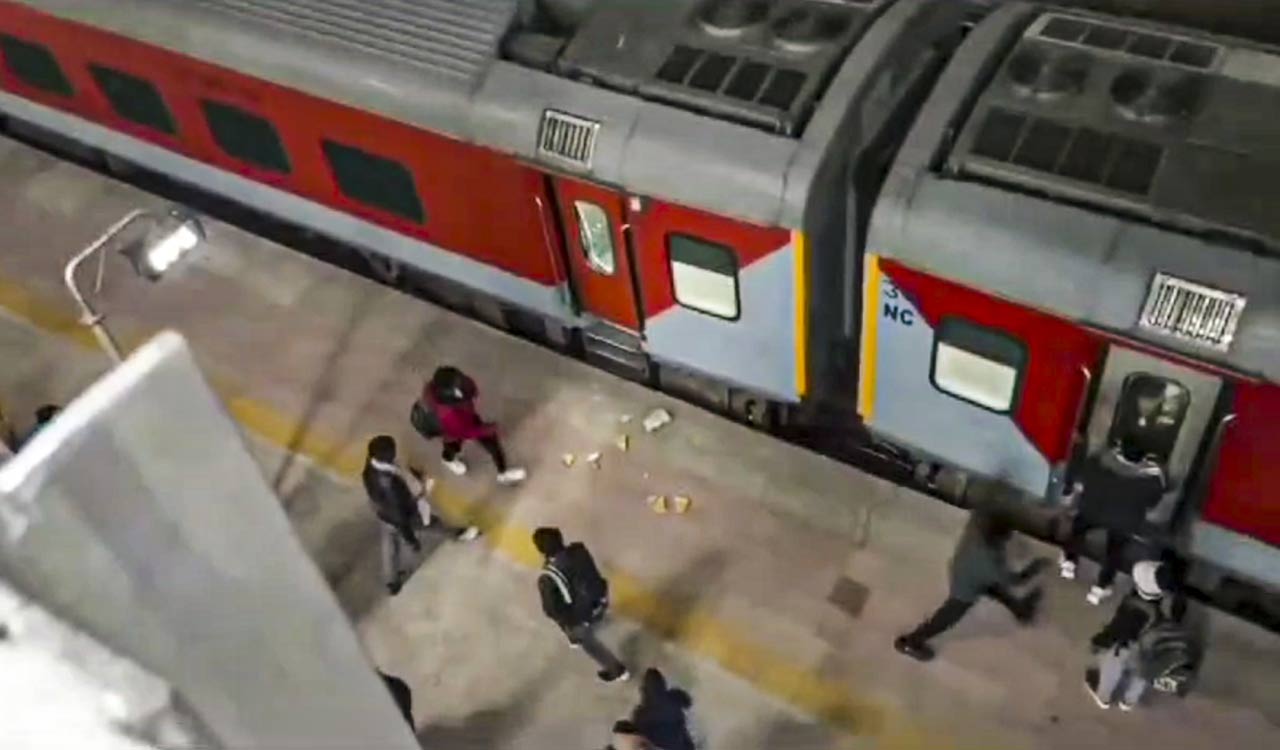 Kumbh-bound passengers hurl stones after being unable to board crowded trains in MP